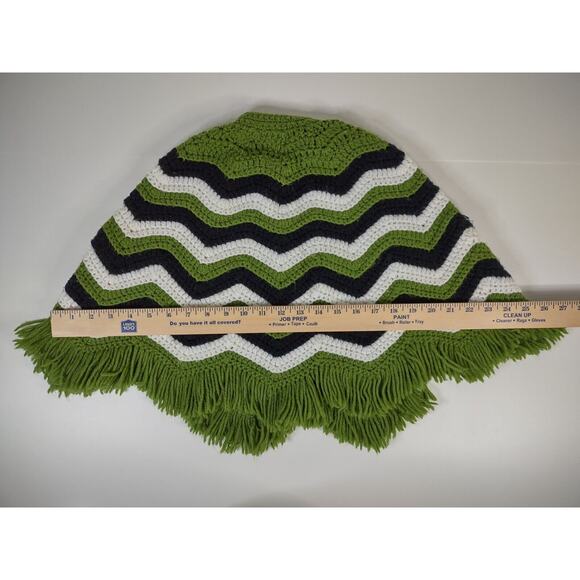 Vintage Handmade 1970s Crocheted Toddler Poncho Green Black White Chevron Retro* - Picture 5 of 10